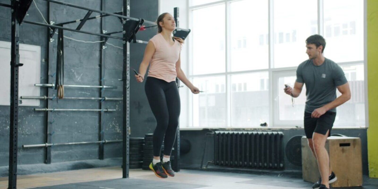 Jak spalić 1000 kcal - sprawdzone metody i ćwiczenia w ciągu dnia