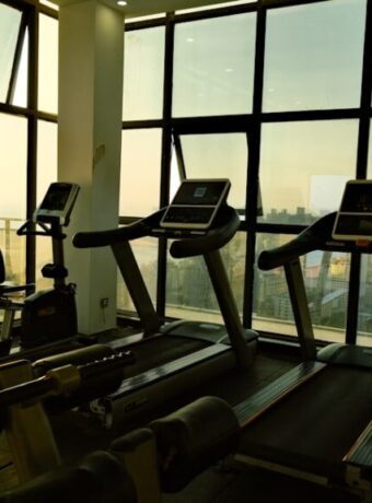 Jakie są zalety treningu aerobowego i jakie ćwiczenia warto wykonywać?